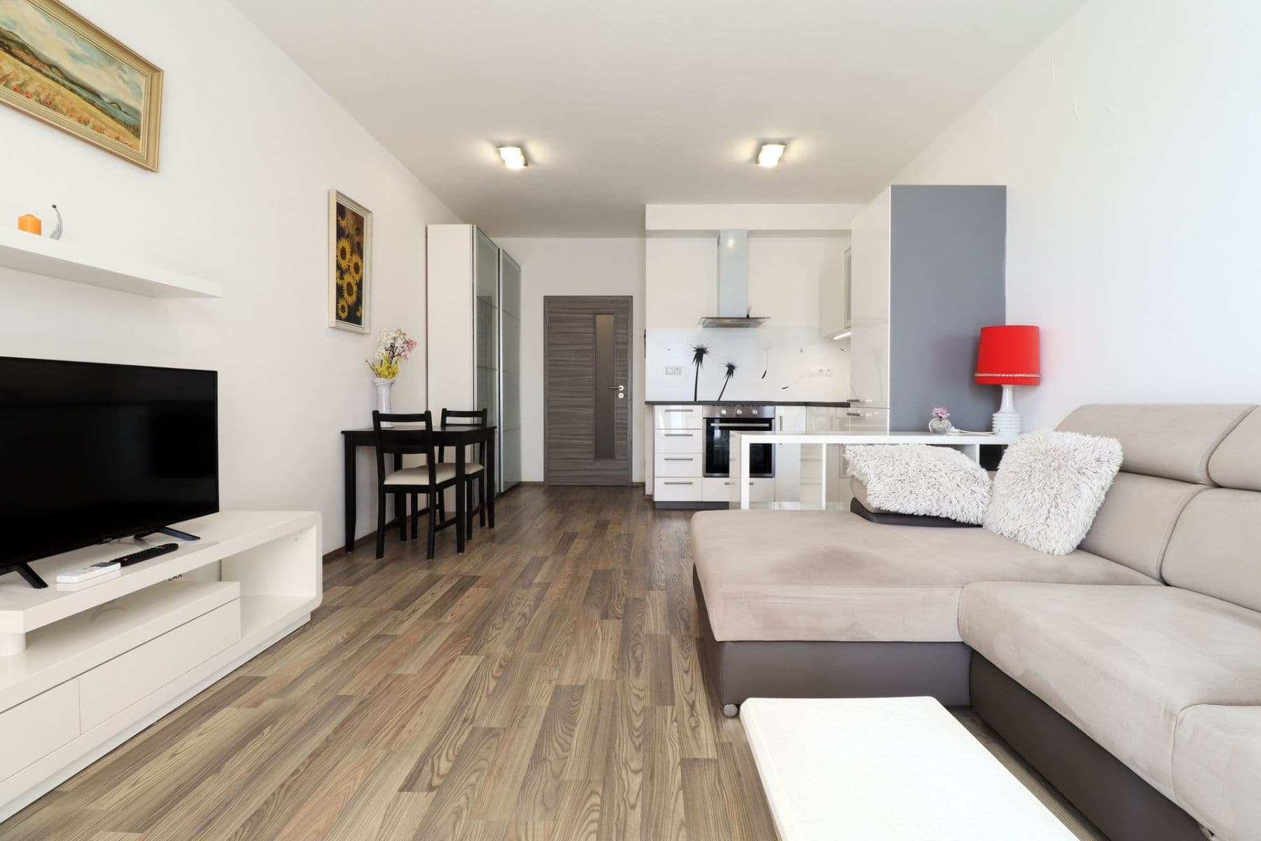 Pronájem bytu 1+kk 35 m², Hlučkova, Praha, Praha Pronájem bytu 1+kk 35 m², Hlučkova, Praha, Praha