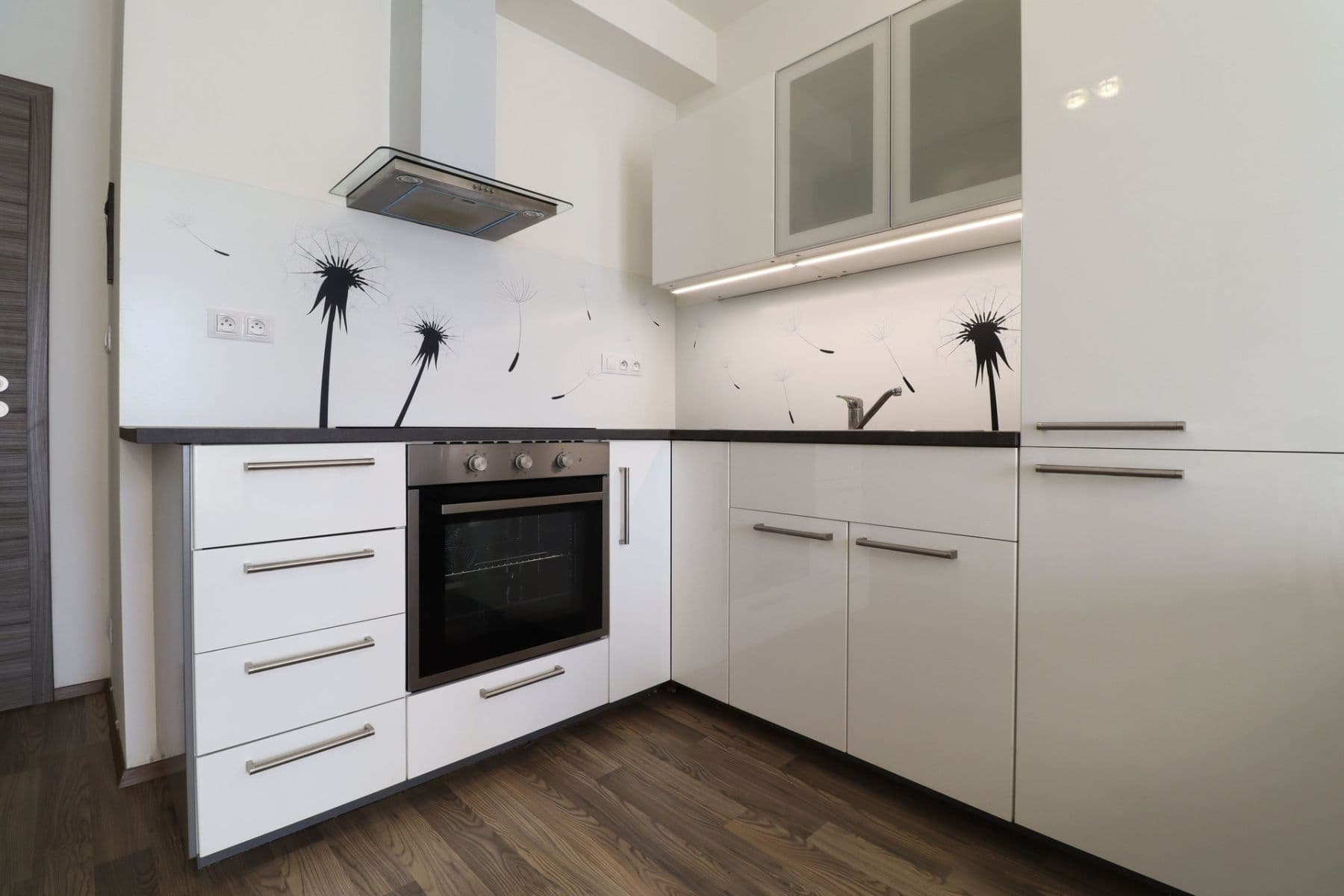 Pronájem bytu 1+kk 35 m², Hlučkova, Praha, Praha Pronájem bytu 1+kk 35 m², Hlučkova, Praha, Praha