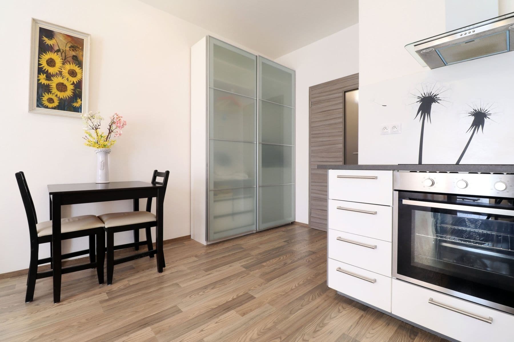 Pronájem bytu 1+kk 35 m², Hlučkova, Praha, Praha Pronájem bytu 1+kk 35 m², Hlučkova, Praha, Praha