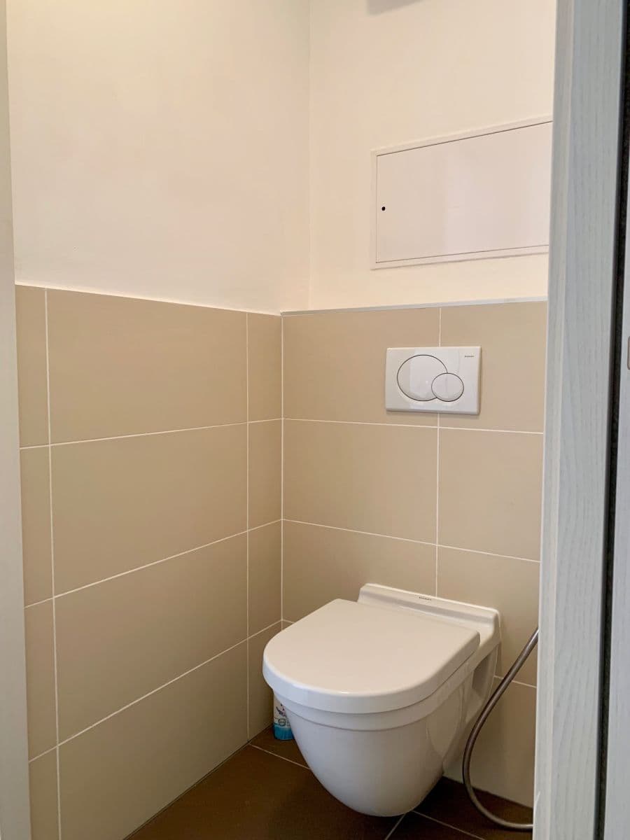 Prodej bytu 2+kk 62 m², náměstí Na Sádkách, Dolní Břežany, Středočeský kraj Prodej bytu 2+kk 62 m², náměstí Na Sádkách, Dolní Břežany, Středočeský kraj