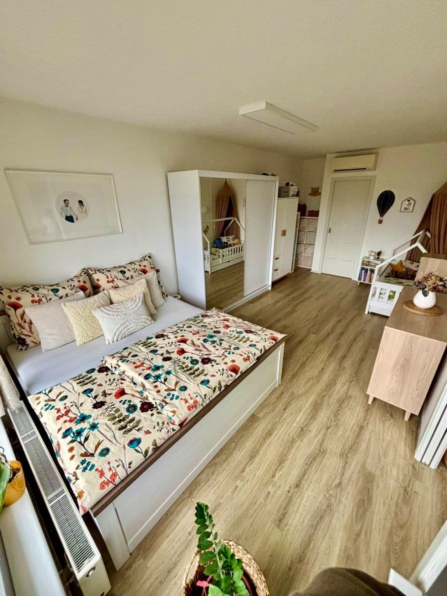 Prodej bytu 2+kk 62 m², náměstí Na Sádkách, Dolní Břežany, Středočeský kraj Prodej bytu 2+kk 62 m², náměstí Na Sádkách, Dolní Břežany, Středočeský kraj