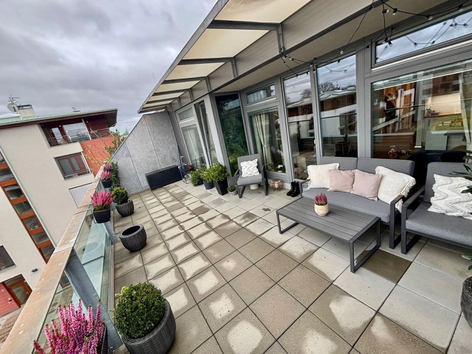 Prodej bytu 2+kk 62 m², náměstí Na Sádkách, Dolní Břežany, Středočeský kraj Prodej bytu 2+kk 62 m², náměstí Na Sádkách, Dolní Břežany, Středočeský kraj