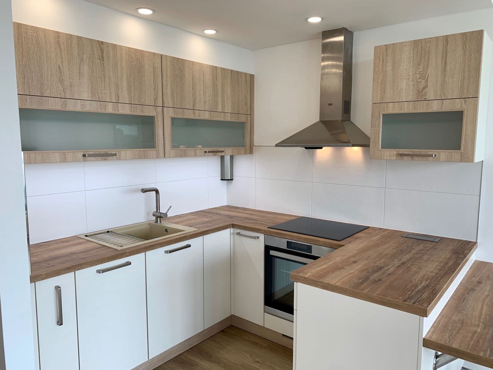 Prodej bytu 2+kk 62 m², náměstí Na Sádkách, Dolní Břežany, Středočeský kraj Prodej bytu 2+kk 62 m², náměstí Na Sádkách, Dolní Břežany, Středočeský kraj