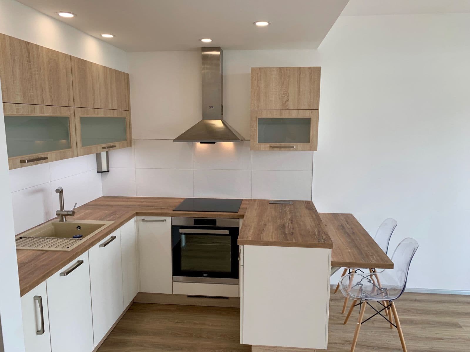 Prodej bytu 2+kk 62 m², náměstí Na Sádkách, Dolní Břežany, Středočeský kraj Prodej bytu 2+kk 62 m², náměstí Na Sádkách, Dolní Břežany, Středočeský kraj