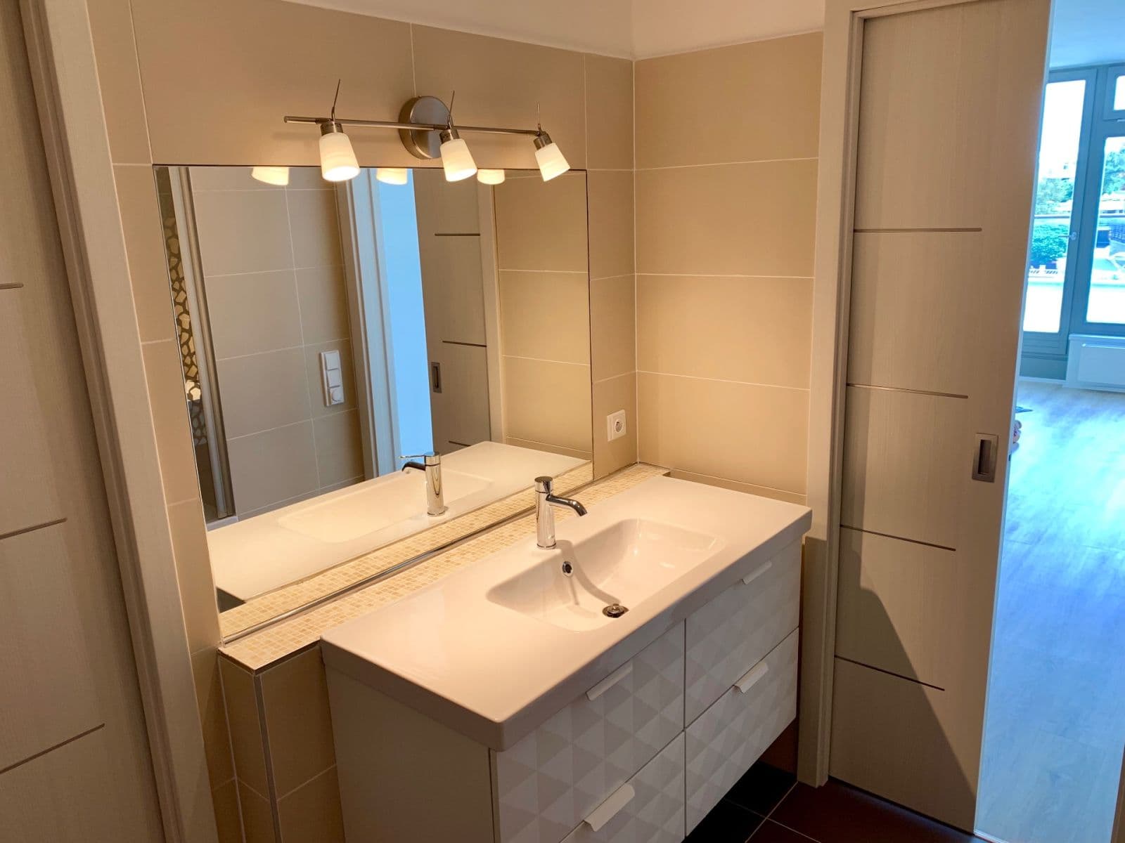 Prodej bytu 2+kk 62 m², náměstí Na Sádkách, Dolní Břežany, Středočeský kraj Prodej bytu 2+kk 62 m², náměstí Na Sádkách, Dolní Břežany, Středočeský kraj