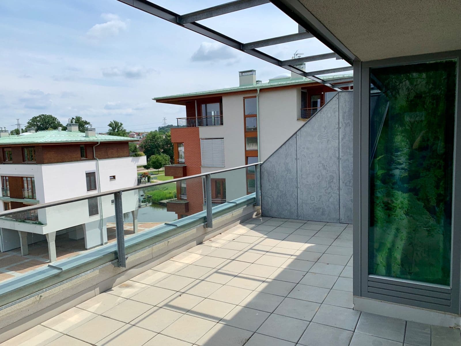 Prodej bytu 2+kk 62 m², náměstí Na Sádkách, Dolní Břežany, Středočeský kraj Prodej bytu 2+kk 62 m², náměstí Na Sádkách, Dolní Břežany, Středočeský kraj