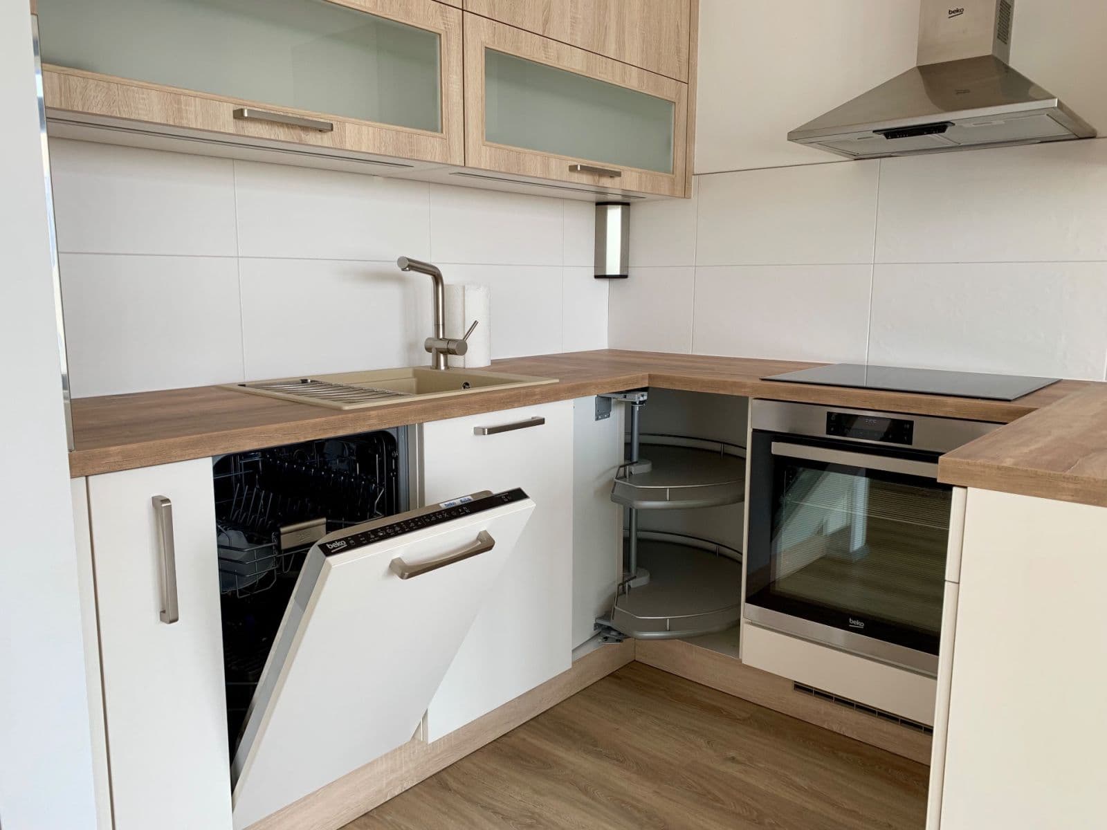 Prodej bytu 2+kk 62 m², náměstí Na Sádkách, Dolní Břežany, Středočeský kraj Prodej bytu 2+kk 62 m², náměstí Na Sádkách, Dolní Břežany, Středočeský kraj