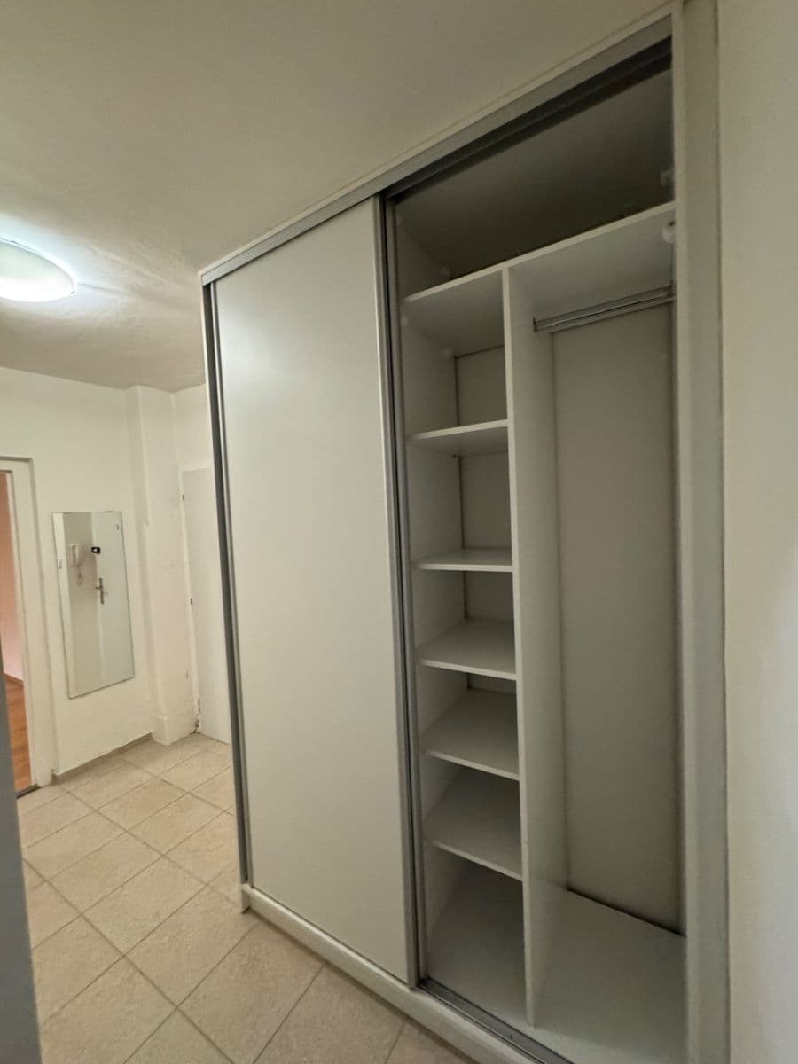 Pronájem bytu 1+1 38 m², Vincence Makovského, Ostrava, Moravskoslezský kraj Pronájem bytu 1+1 38 m², Vincence Makovského, Ostrava, Moravskoslezský kraj