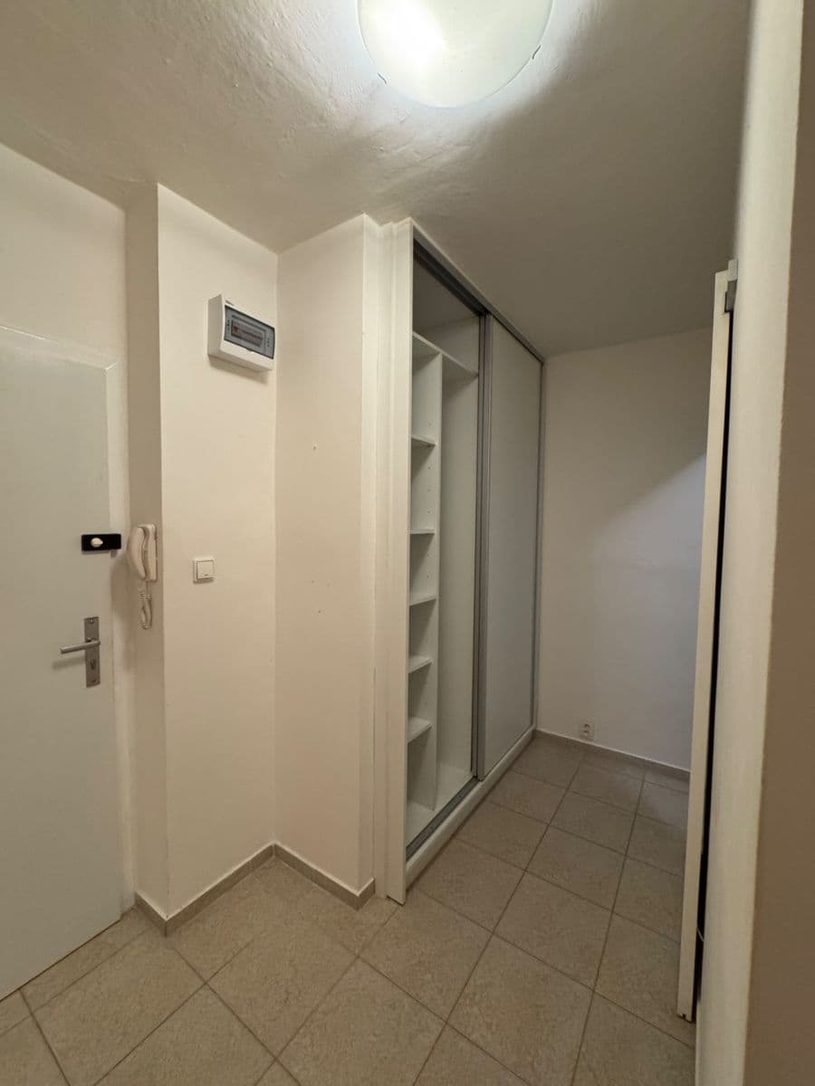 Pronájem bytu 1+1 38 m², Vincence Makovského, Ostrava, Moravskoslezský kraj Pronájem bytu 1+1 38 m², Vincence Makovského, Ostrava, Moravskoslezský kraj