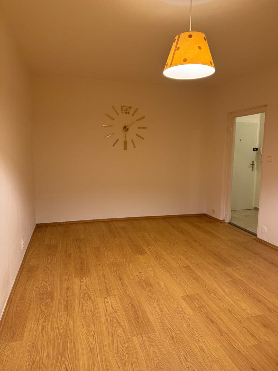 Pronájem bytu 1+1 38 m², Vincence Makovského, Ostrava, Moravskoslezský kraj Pronájem bytu 1+1 38 m², Vincence Makovského, Ostrava, Moravskoslezský kraj
