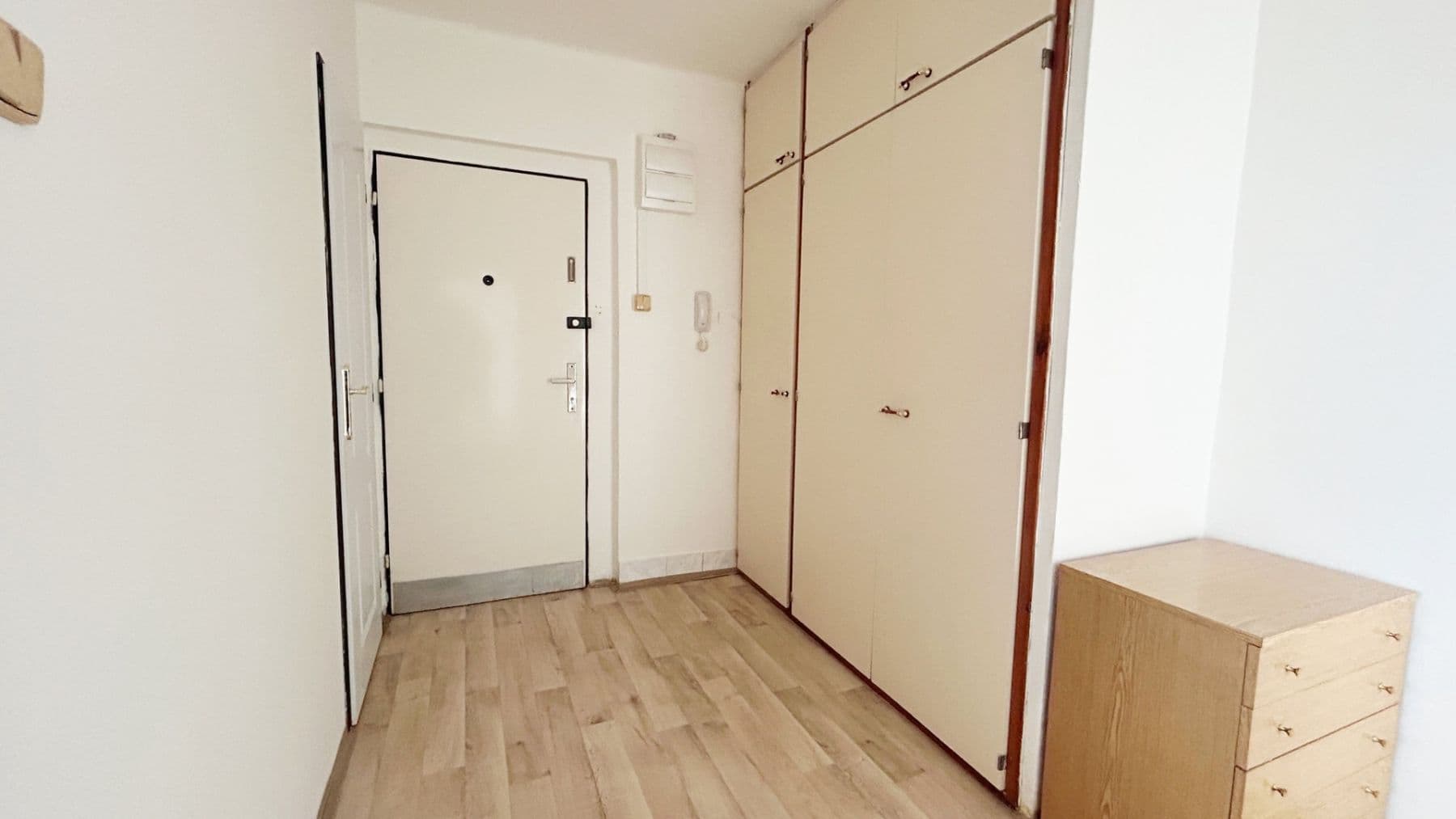 Pronájem bytu 2+1 53 m², Rimavské Soboty, Kolín, Středočeský kraj Pronájem bytu 2+1 53 m², Rimavské Soboty, Kolín, Středočeský kraj