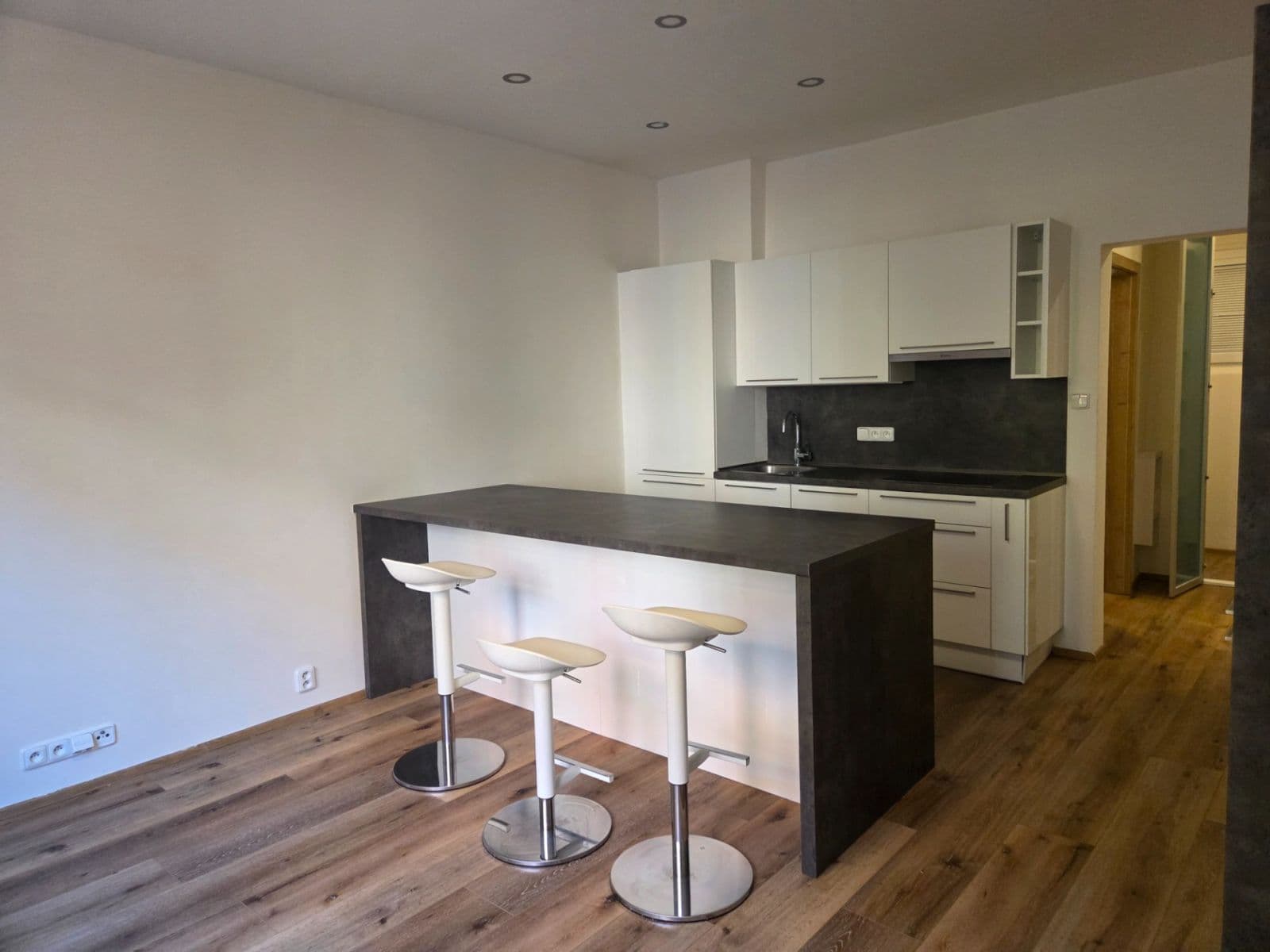 Pronájem bytu 2+kk 61 m², Tusarova, Praha, Praha Pronájem bytu 2+kk 61 m², Tusarova, Praha, Praha