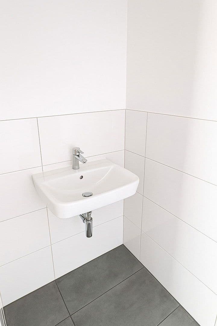 Pronájem bytu 2+1 47 m², Mainkurstraße 32, Frankfurt, Hessen Pronájem bytu 2+1 47 m², Mainkurstraße 32, Frankfurt, Hessen