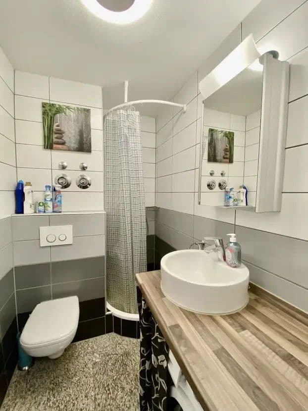 Pronájem bytu 1+1 35 m², Augustenstr. 81, Stuttgart, Bádensko-Württembersko Pronájem bytu 1+1 35 m², Augustenstr. 81, Stuttgart, Bádensko-Württembersko