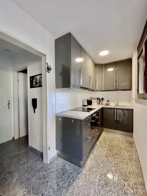 Pronájem bytu 1+1 35 m², Augustenstr. 81, Stuttgart, Bádensko-Württembersko Pronájem bytu 1+1 35 m², Augustenstr. 81, Stuttgart, Bádensko-Württembersko