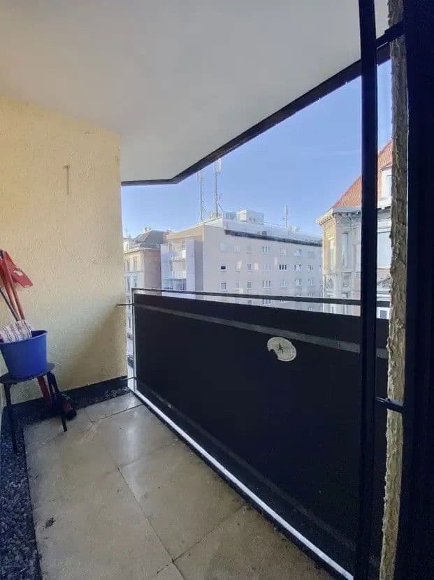 Pronájem bytu 1+1 35 m², Augustenstr. 81, Stuttgart, Bádensko-Württembersko Pronájem bytu 1+1 35 m², Augustenstr. 81, Stuttgart, Bádensko-Württembersko