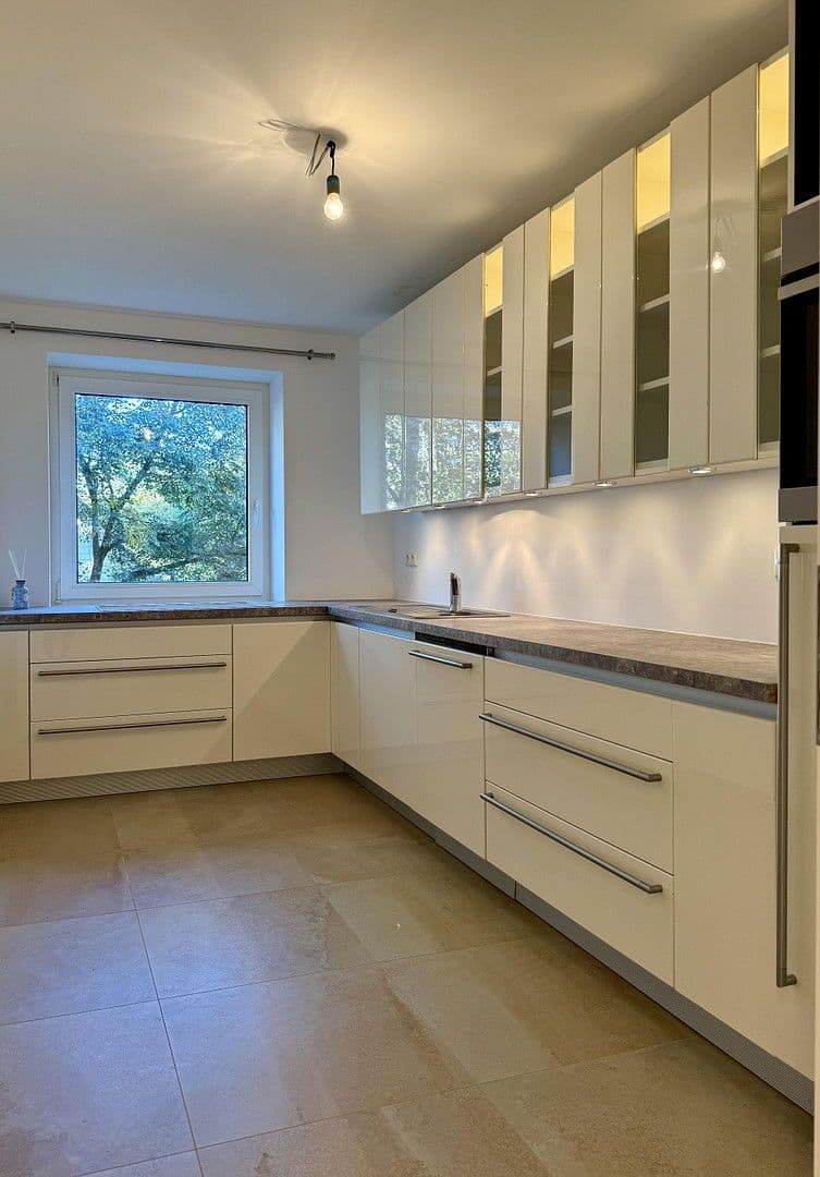 Prodej bytu 3+1 70 m², Engadiner Strasse 36, München, Bavorsko Prodej bytu 3+1 70 m², Engadiner Strasse 36, München, Bavorsko