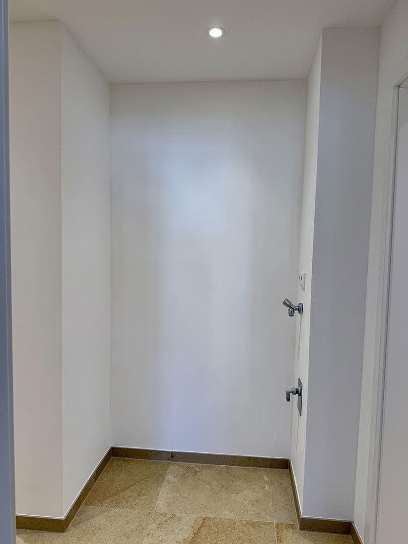 Prodej bytu 3+1 70 m², Engadiner Strasse 36, München, Bavorsko Prodej bytu 3+1 70 m², Engadiner Strasse 36, München, Bavorsko
