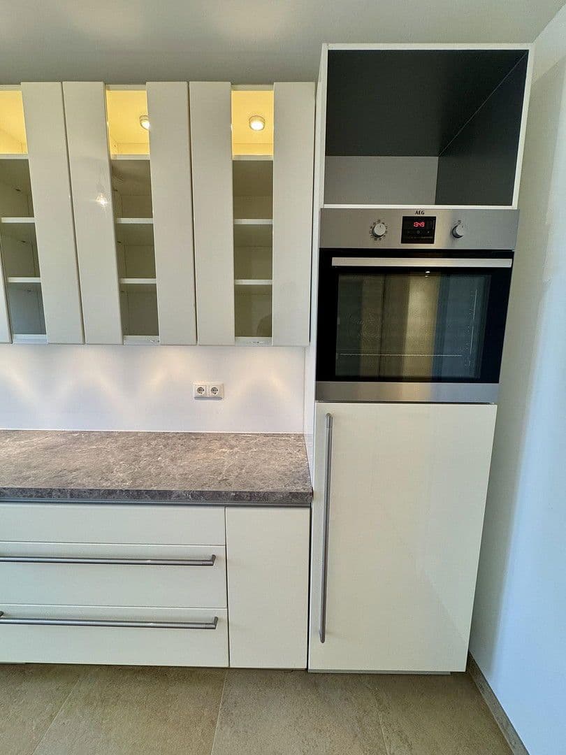 Prodej bytu 3+1 70 m², Engadiner Strasse 36, München, Bavorsko Prodej bytu 3+1 70 m², Engadiner Strasse 36, München, Bavorsko
