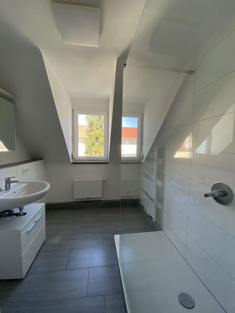 Pronájem bytu 4+1 85 m², Stuttgart, Bádensko-Württembersko Pronájem bytu 4+1 85 m², Stuttgart, Bádensko-Württembersko