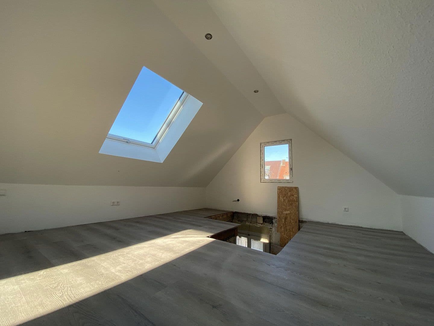 Pronájem bytu 4+1 85 m², Stuttgart, Bádensko-Württembersko Pronájem bytu 4+1 85 m², Stuttgart, Bádensko-Württembersko