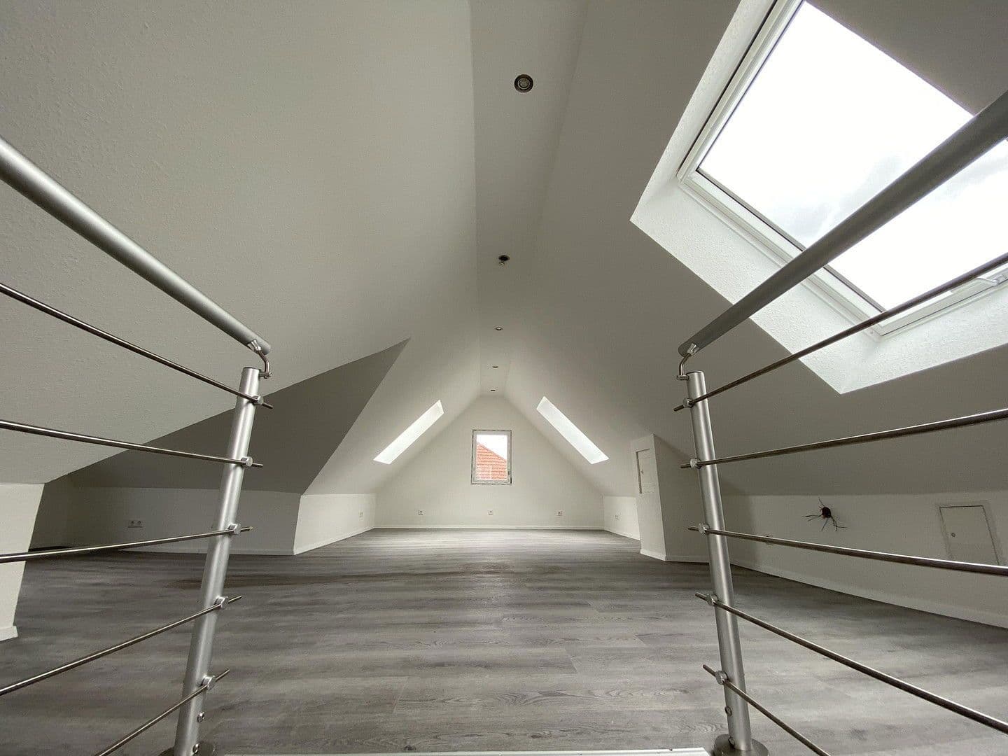 Pronájem bytu 4+1 85 m², Stuttgart, Bádensko-Württembersko Pronájem bytu 4+1 85 m², Stuttgart, Bádensko-Württembersko