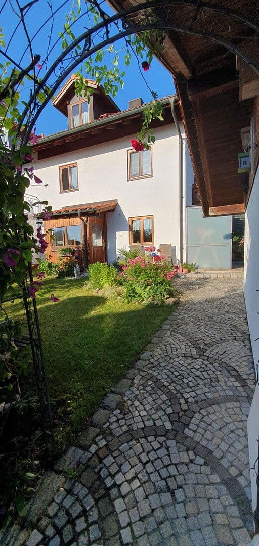 Prodej domu 160 m², pozemek 387 m², Steinhöring OT Abersdorf, Bavorsko Prodej domu 160 m², pozemek 387 m², Steinhöring OT Abersdorf, Bavorsko