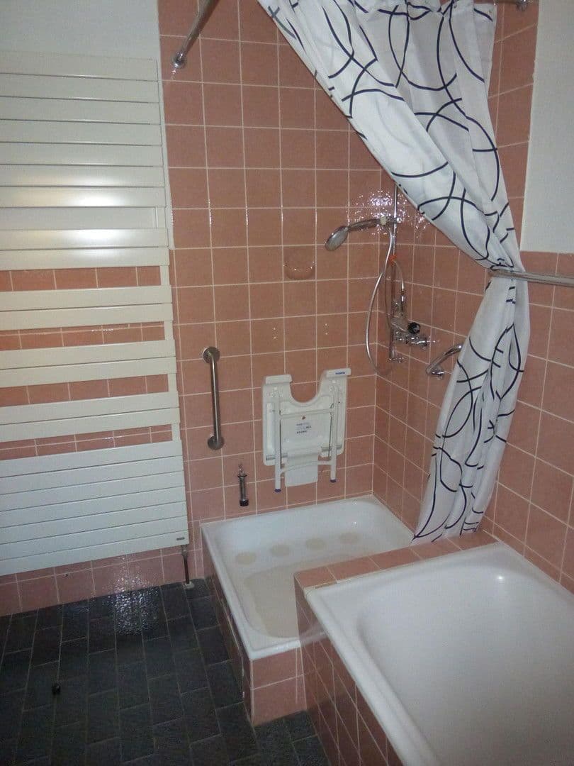 Prodej domu 91 m², pozemek 836 m², Metzingen, Bádensko-Württembersko Prodej domu 91 m², pozemek 836 m², Metzingen, Bádensko-Württembersko