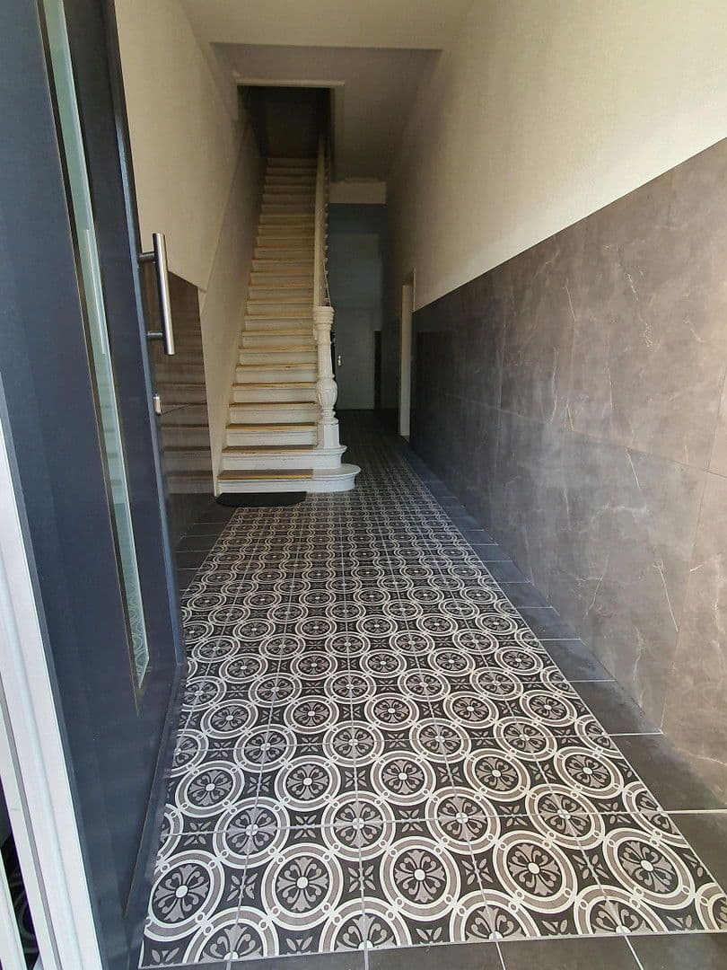 Prodej domu 315 m², pozemek 300 m², Kölnerstraße 186, Krefeld, Severní Porýní-Vestfálsko Prodej domu 315 m², pozemek 300 m², Kölnerstraße 186, Krefeld, Severní Porýní-Vestfálsko