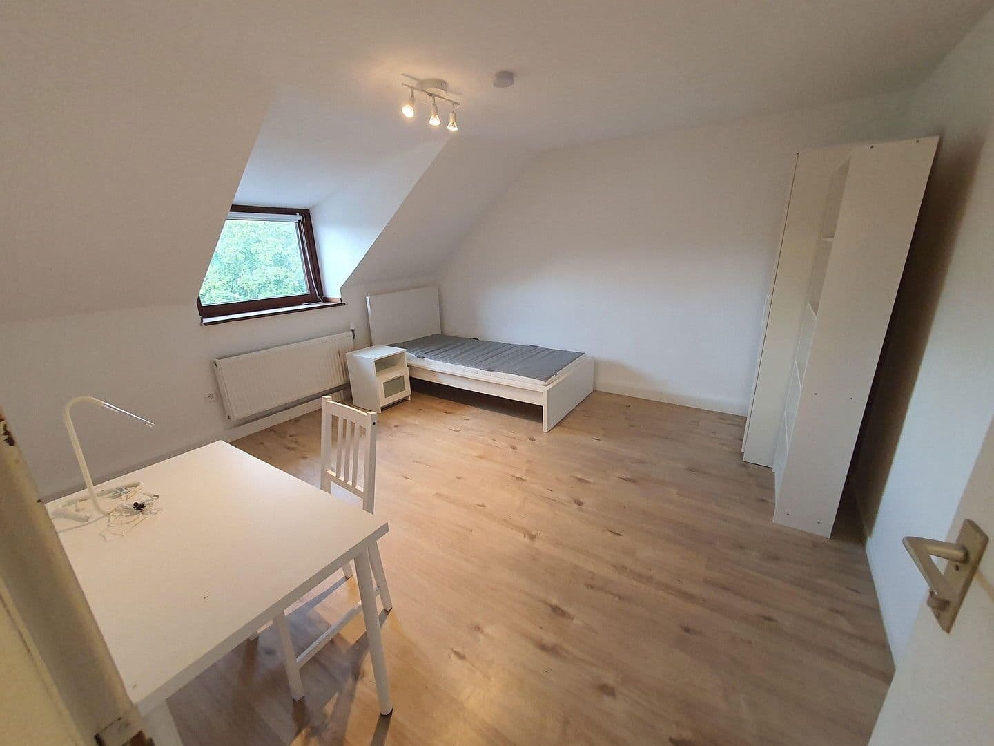 Prodej domu 315 m², pozemek 300 m², Kölnerstraße 186, Krefeld, Severní Porýní-Vestfálsko Prodej domu 315 m², pozemek 300 m², Kölnerstraße 186, Krefeld, Severní Porýní-Vestfálsko