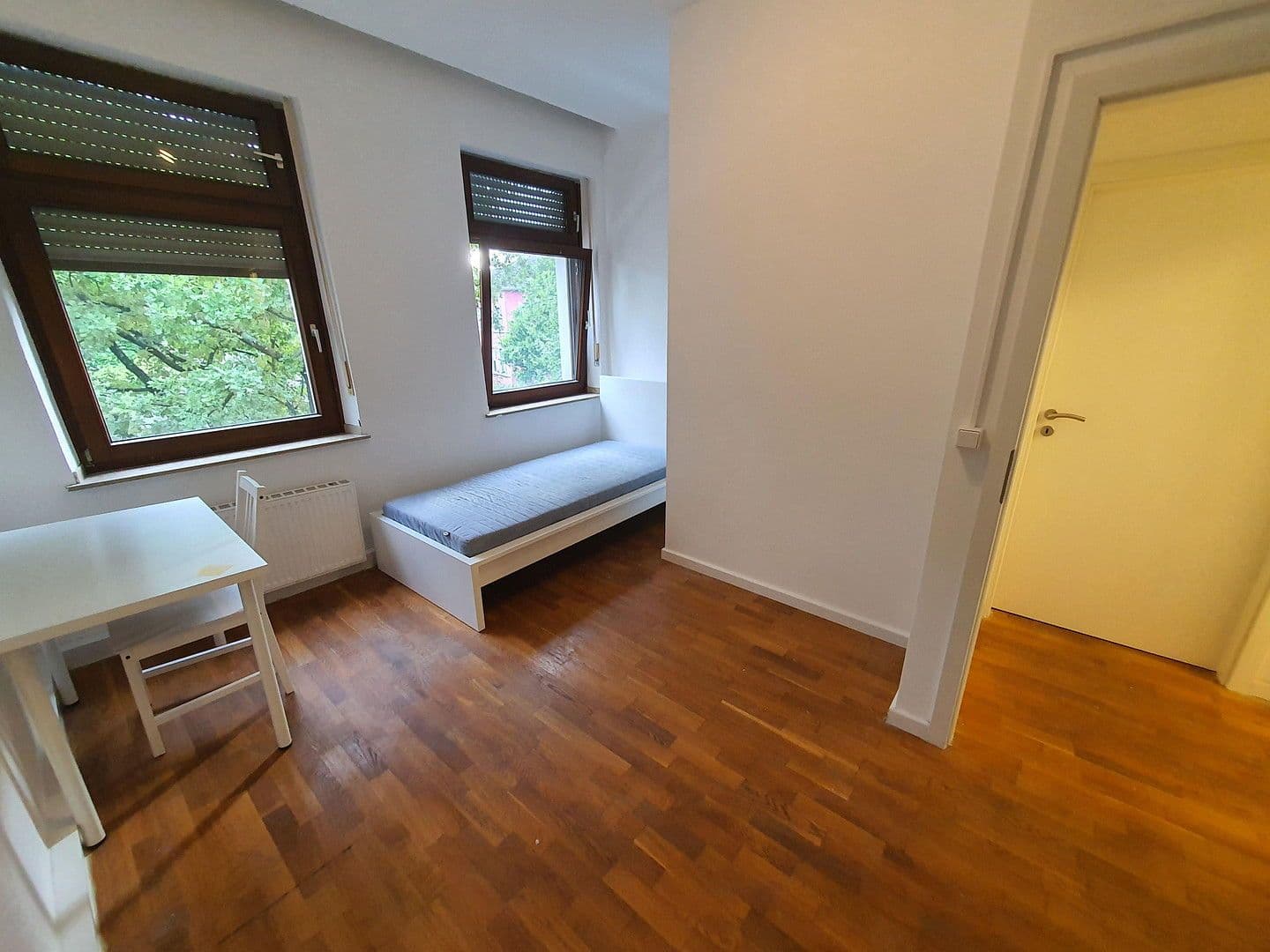 Prodej domu 315 m², pozemek 300 m², Kölnerstraße 186, Krefeld, Severní Porýní-Vestfálsko Prodej domu 315 m², pozemek 300 m², Kölnerstraße 186, Krefeld, Severní Porýní-Vestfálsko