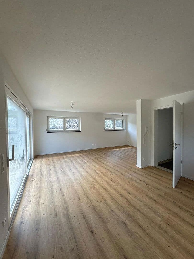 Pronájem domu 156 m², pozemek 300 m², Attenweiler, Bádensko-Württembersko Pronájem domu 156 m², pozemek 300 m², Attenweiler, Bádensko-Württembersko