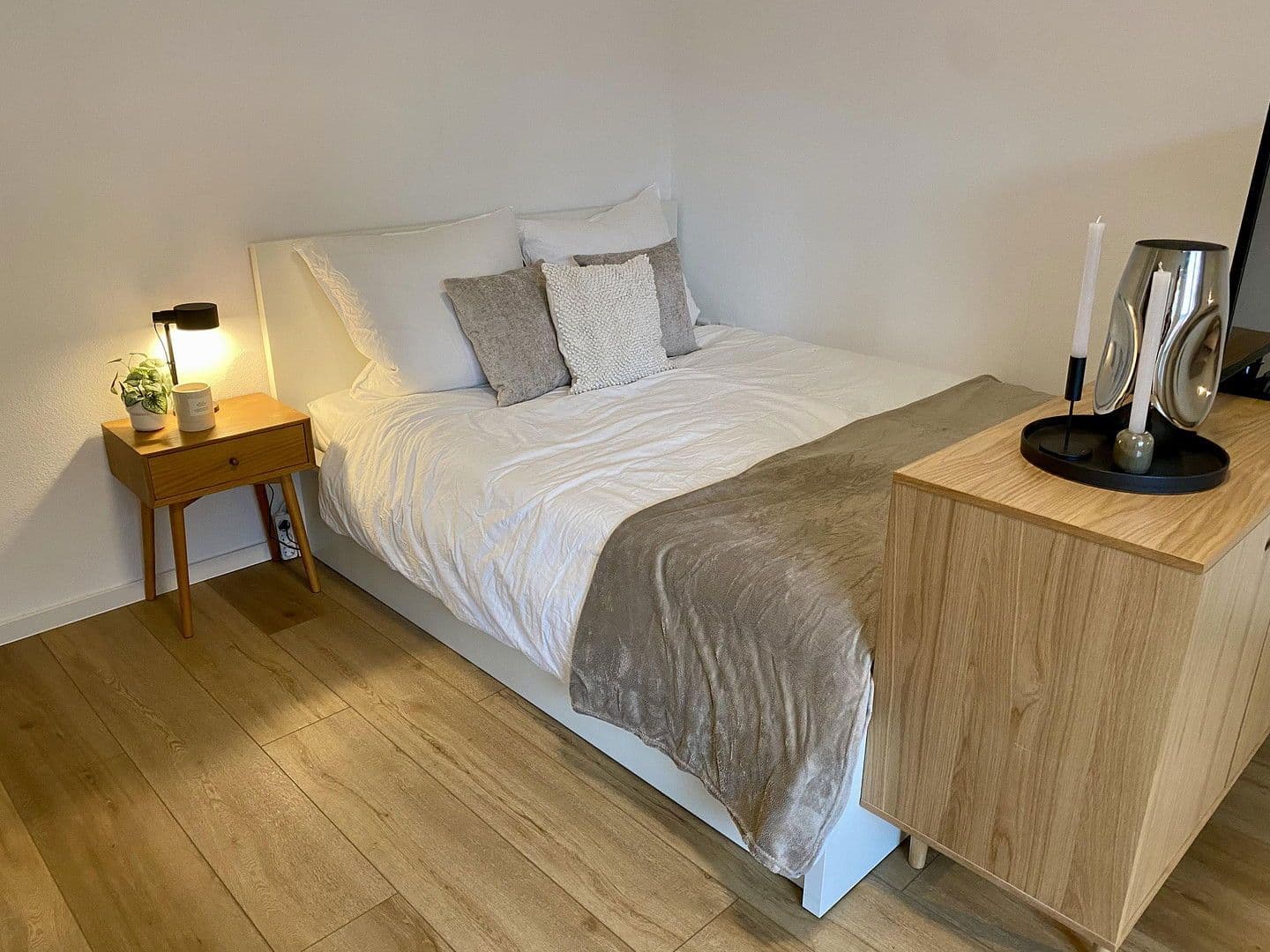 Pronájem bytu 1+1 35 m², Düsseldorf, Severní Porýní-Vestfálsko Pronájem bytu 1+1 35 m², Düsseldorf, Severní Porýní-Vestfálsko