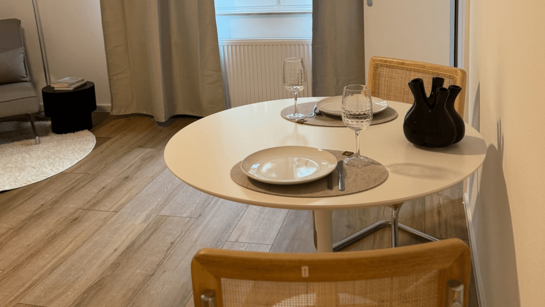 Pronájem bytu 1+1 35 m², Düsseldorf, Severní Porýní-Vestfálsko Pronájem bytu 1+1 35 m², Düsseldorf, Severní Porýní-Vestfálsko