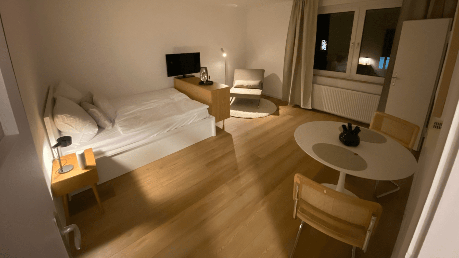 Pronájem bytu 1+1 35 m², Düsseldorf, Severní Porýní-Vestfálsko Pronájem bytu 1+1 35 m², Düsseldorf, Severní Porýní-Vestfálsko