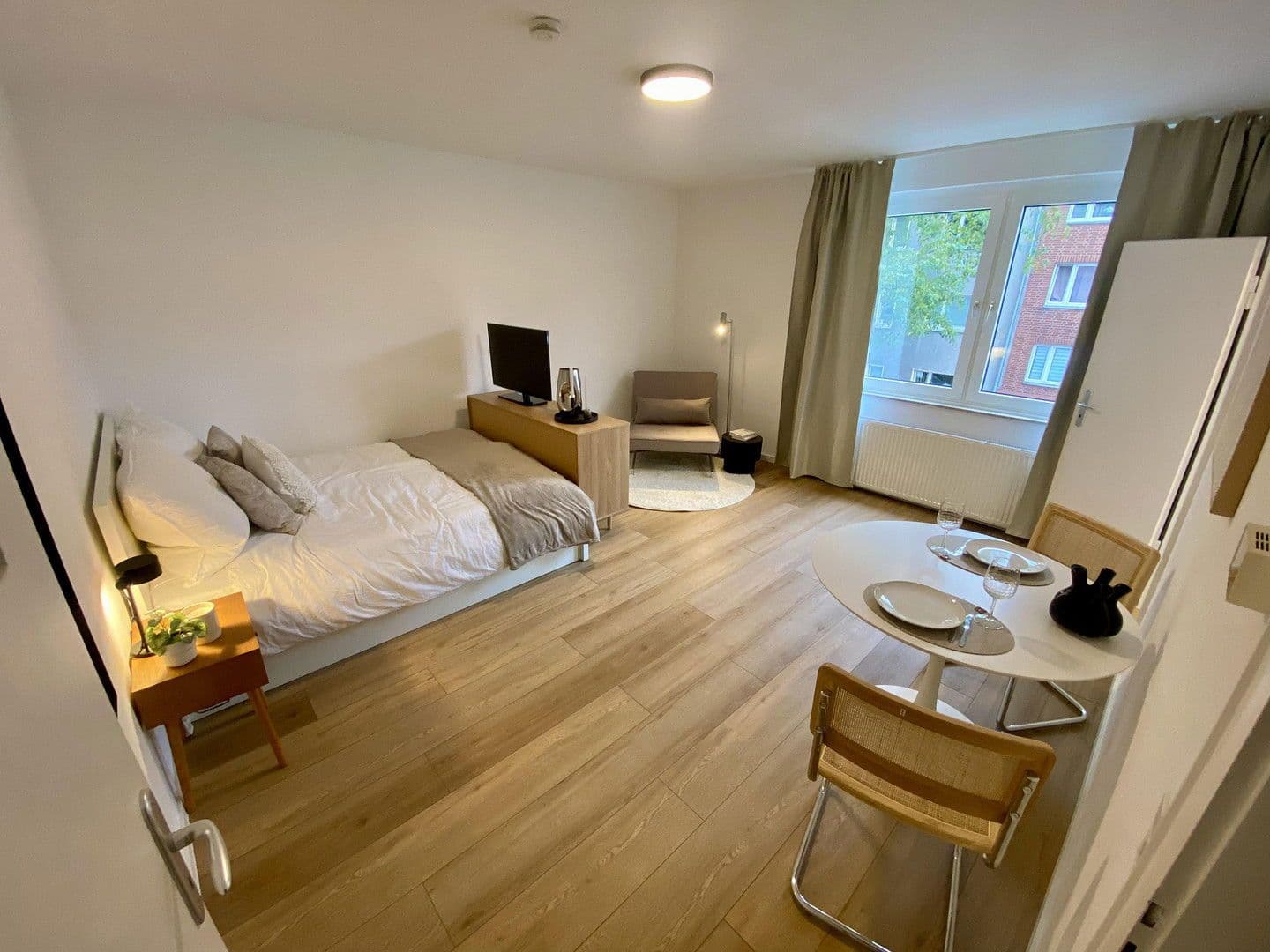 Pronájem bytu 1+1 35 m², Düsseldorf, Severní Porýní-Vestfálsko Pronájem bytu 1+1 35 m², Düsseldorf, Severní Porýní-Vestfálsko