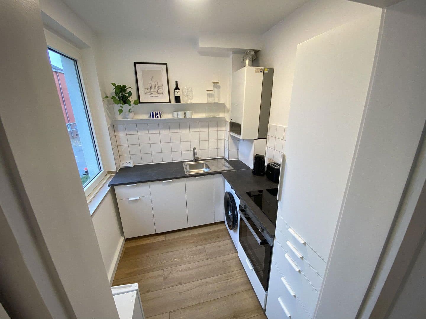 Pronájem bytu 1+1 35 m², Düsseldorf, Severní Porýní-Vestfálsko Pronájem bytu 1+1 35 m², Düsseldorf, Severní Porýní-Vestfálsko