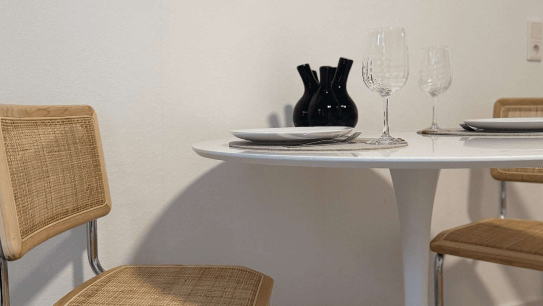 Pronájem bytu 1+1 35 m², Düsseldorf, Severní Porýní-Vestfálsko Pronájem bytu 1+1 35 m², Düsseldorf, Severní Porýní-Vestfálsko