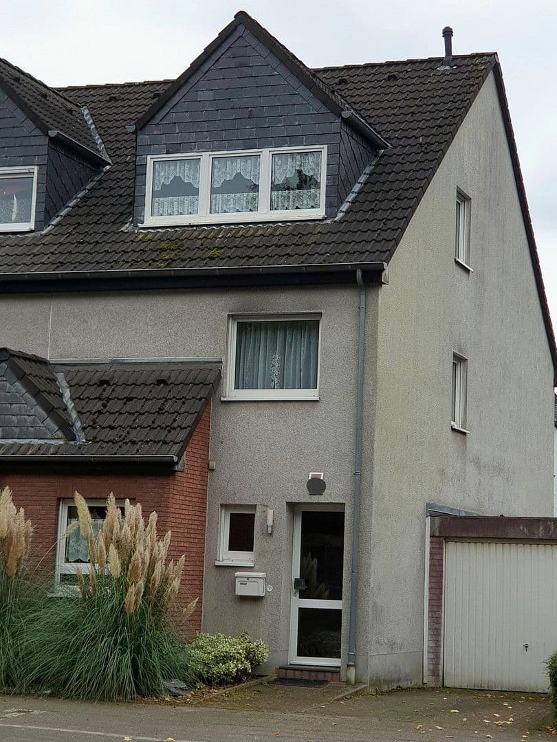 Prodej domu 115 m², pozemek 183 m², Hilden, Severní Porýní-Vestfálsko Prodej domu 115 m², pozemek 183 m², Hilden, Severní Porýní-Vestfálsko