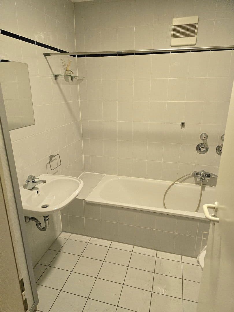 Pronájem bytu 1+1 35 m², Schießgrabenstr. 6, Ausgburg, Bavorsko Pronájem bytu 1+1 35 m², Schießgrabenstr. 6, Ausgburg, Bavorsko