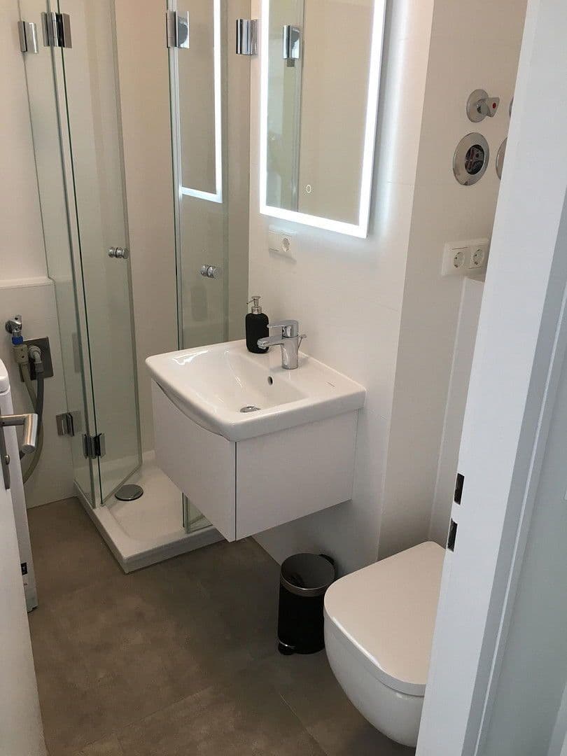 Pronájem bytu 1+1 29 m², Klarastr. 19, München, Bavorsko Pronájem bytu 1+1 29 m², Klarastr. 19, München, Bavorsko