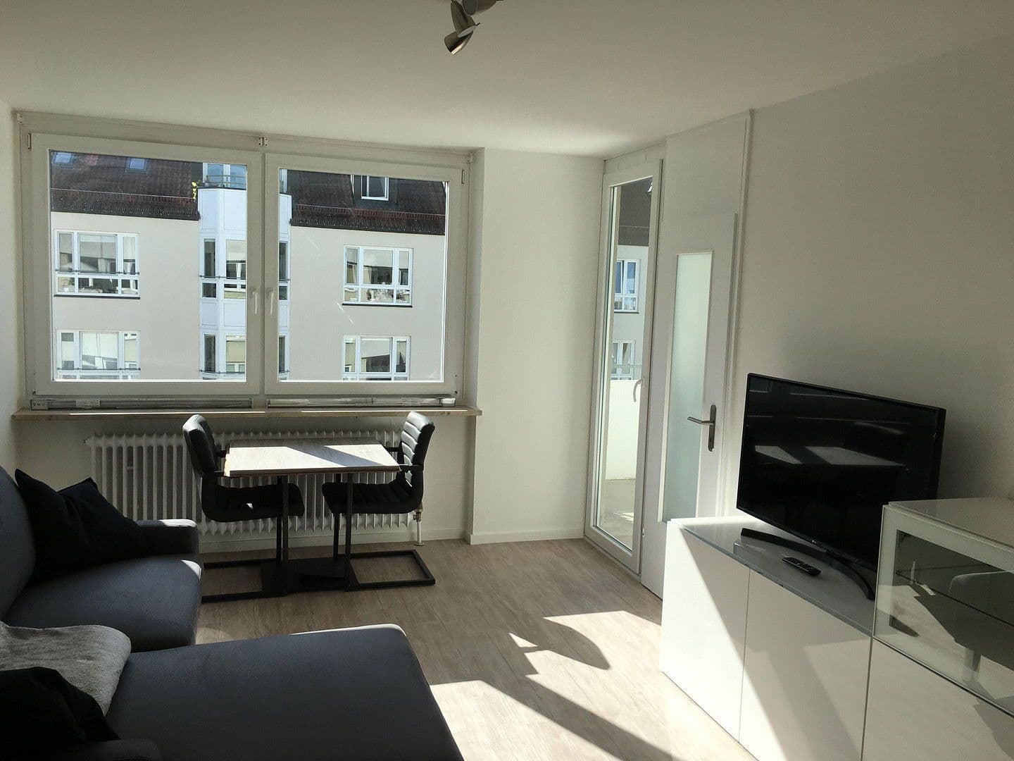 Pronájem bytu 1+1 29 m², Klarastr. 19, München, Bavorsko Pronájem bytu 1+1 29 m², Klarastr. 19, München, Bavorsko