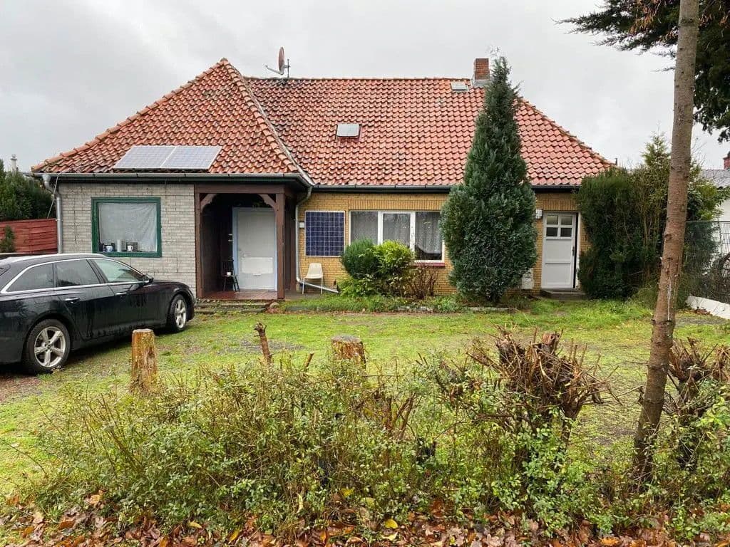 Prodej domu 123 m², pozemek 938 m², Pennigsehler Str.343, Liebenau, Dolní Sasko Prodej domu 123 m², pozemek 938 m², Pennigsehler Str.343, Liebenau, Dolní Sasko