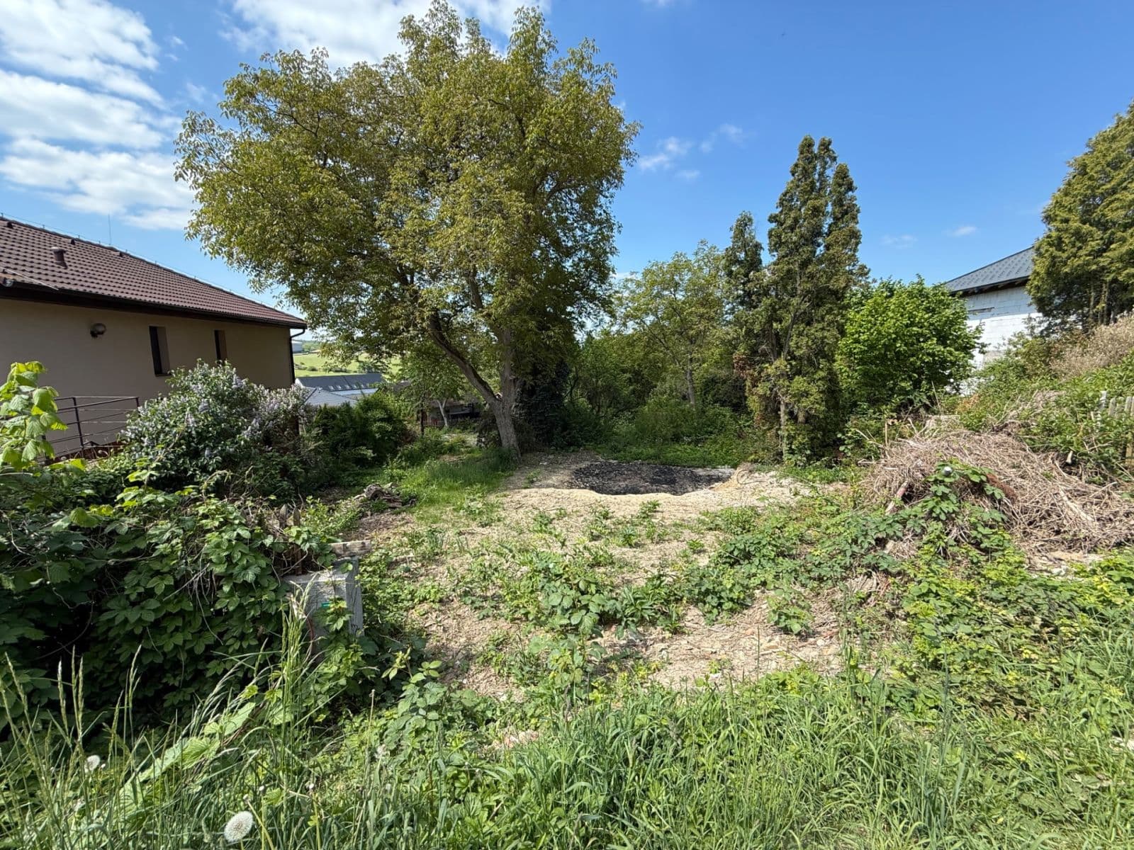 Prodej pozemku 1.016 m², Vlnitá, Jílové u Prahy, Středočeský kraj Prodej pozemku 1.016 m², Vlnitá, Jílové u Prahy, Středočeský kraj