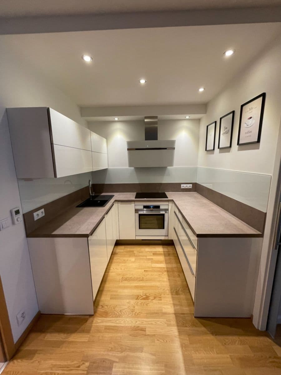 Prodej bytu 2+kk 50 m², Kakosova, Praha, Praha Prodej bytu 2+kk 50 m², Kakosova, Praha, Praha