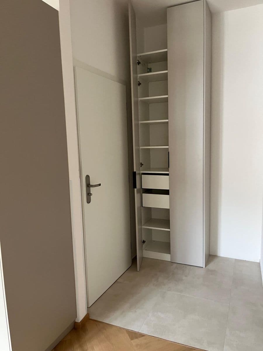 Pronájem bytu 2+kk 37 m², Kutnauerovo náměstí, Praha, Praha Pronájem bytu 2+kk 37 m², Kutnauerovo náměstí, Praha, Praha