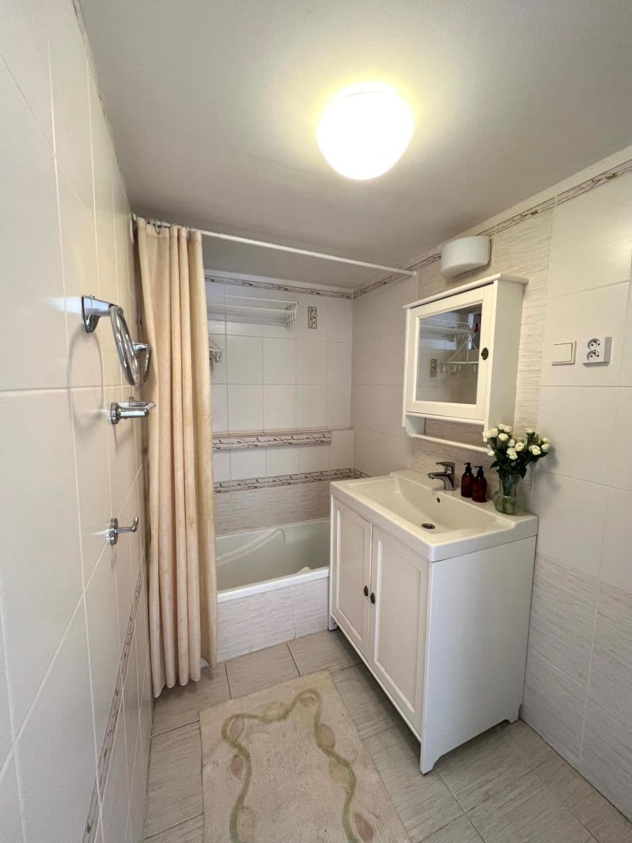 Pronájem bytu 2+1 80 m², Nad Zámečkem, Praha, Praha Pronájem bytu 2+1 80 m², Nad Zámečkem, Praha, Praha