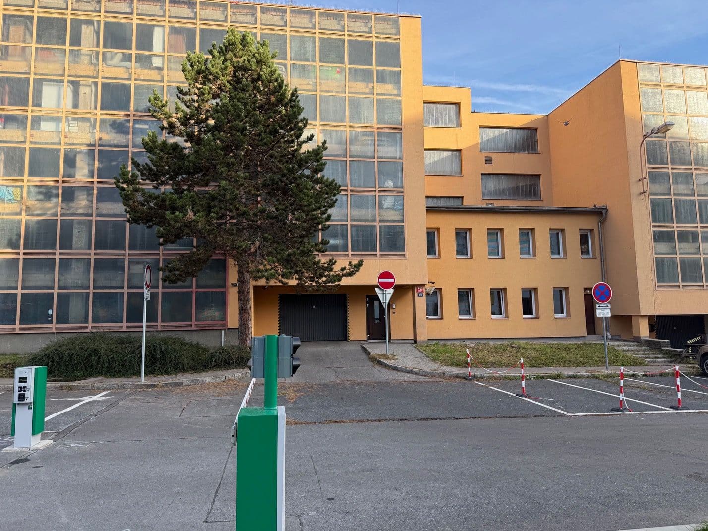 Prodej garáže 18 m², Praha, Praha Prodej garáže 18 m², Praha, Praha