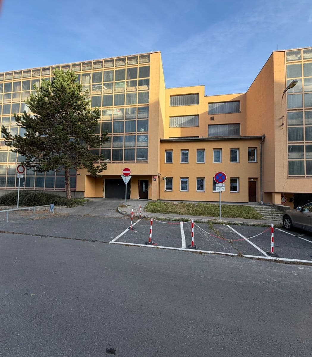 Prodej garáže 18 m², Praha, Praha Prodej garáže 18 m², Praha, Praha