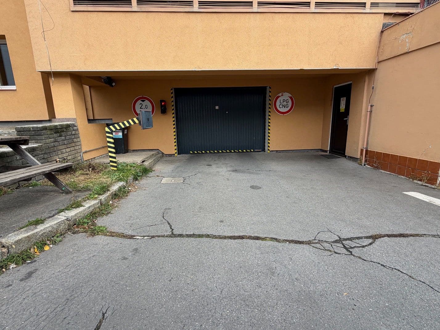 Prodej garáže 18 m², Praha, Praha Prodej garáže 18 m², Praha, Praha